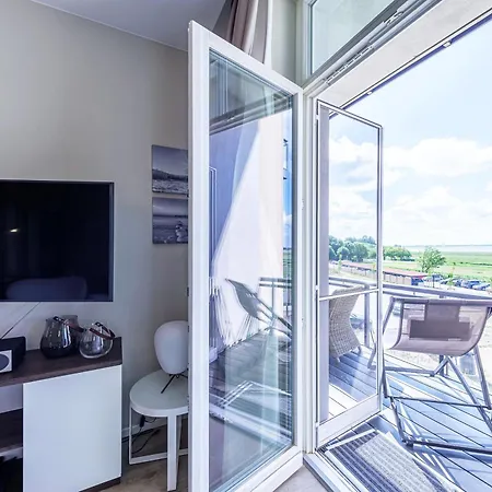 Kleine Welle - Haustierfreundliches Zwei-zimmer Mit Suedbalkon Und Platz Fuer Drei Personen Im Ersten Obergeschoss Apartmán